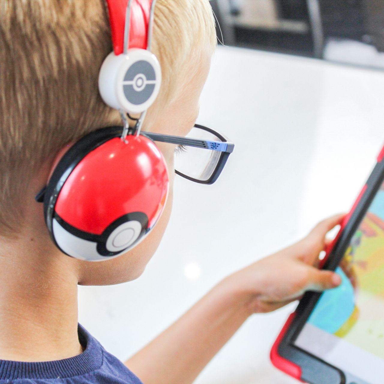 Pokemon Pokeball Headphones - childrensheadphones.co.uk